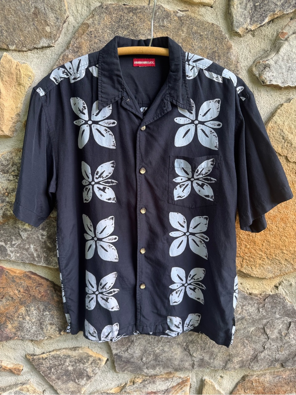 UNIONBAY Navy Short Sleeve Camp Collar Shirt with White Hawaiian Print Medium
